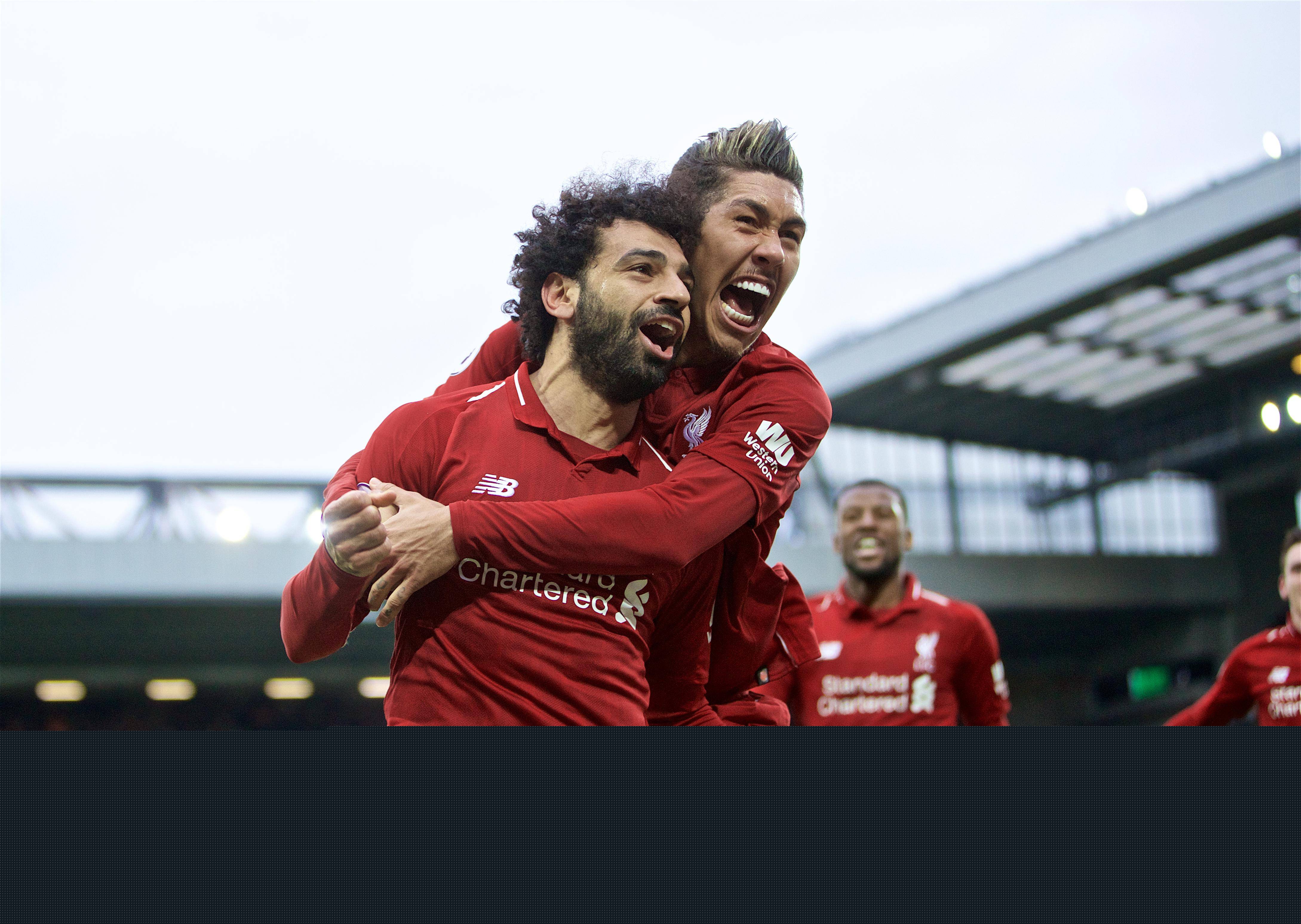 阿莫林被解雇后与妻子微笑现身