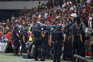 西亚卡姆30+14鲍尔33+8 步行者胜黄蜂止13连败