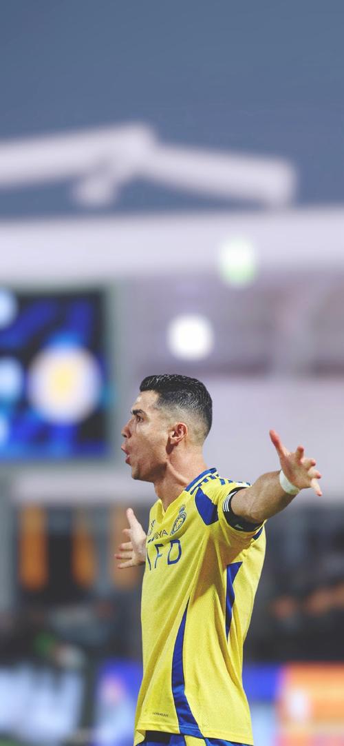 热闻｜英超争冠悬念再起！阿森纳0-0利物浦，布拉德利吊射中楣+伤退