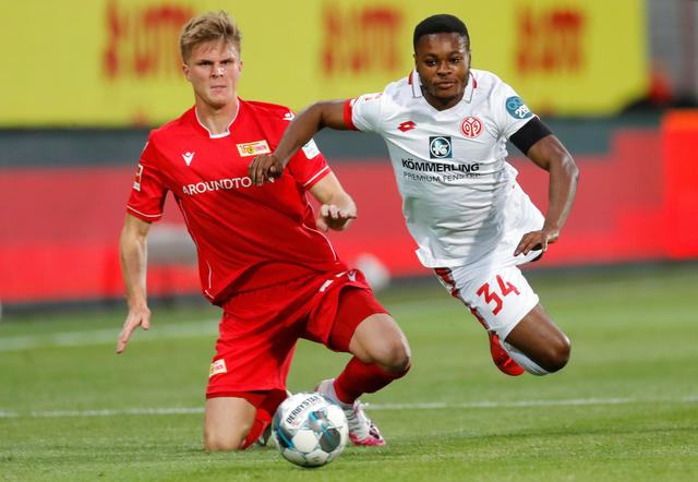 周杰伦以球员身份参加澳网，C位海报公开，夺冠将捐出百万澳元