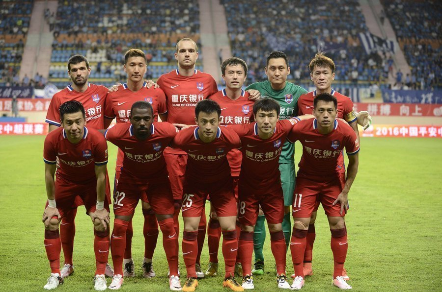 意甲媒体透露：从西汉姆联签下菲尔克鲁格后，AC米兰目前正计划补强边路阵容