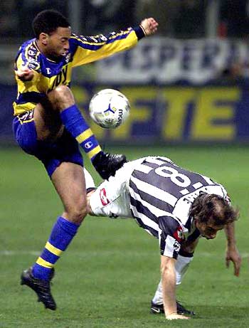 杨瀚森防了杜兰特 开拓者险胜火箭