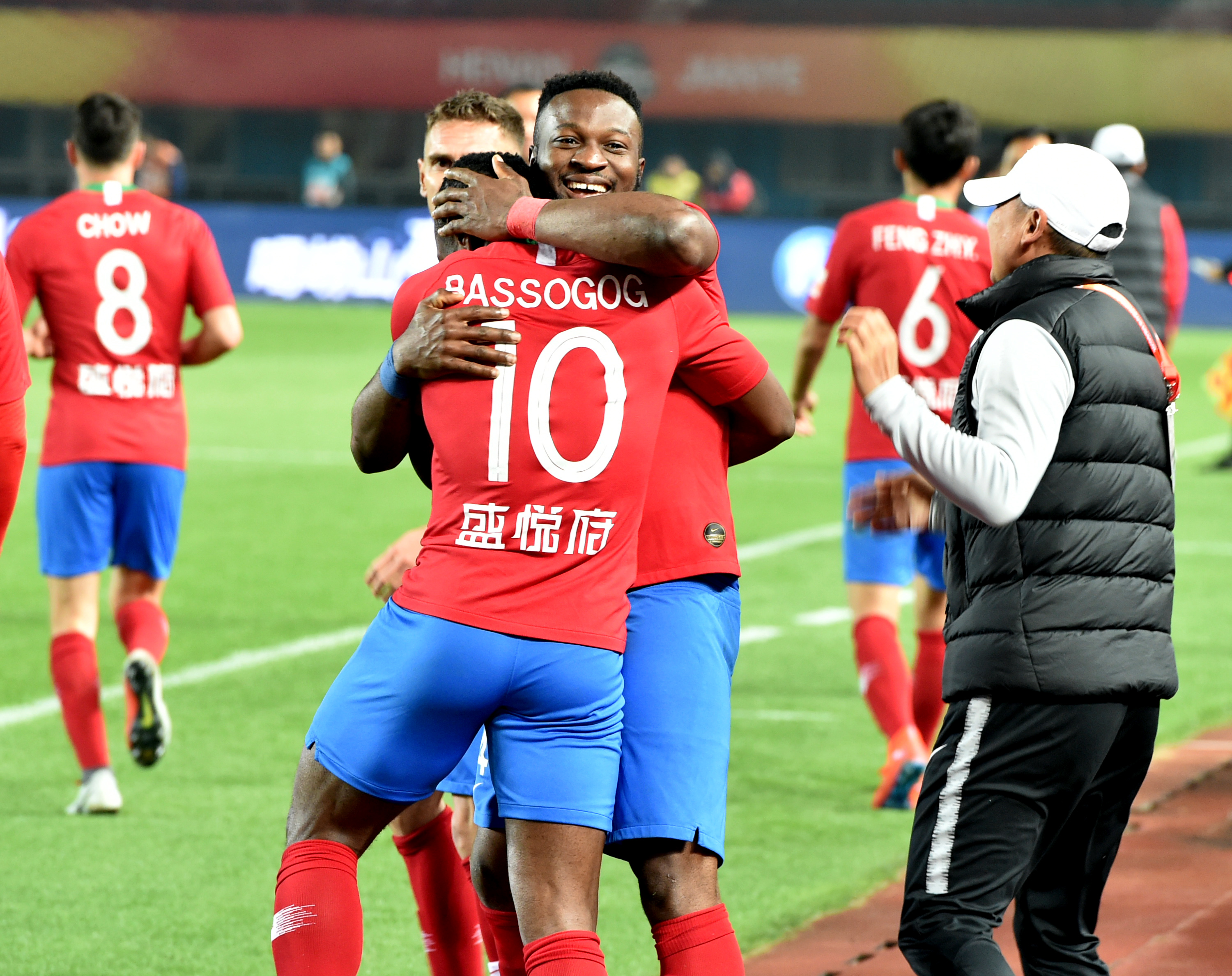 格斗选手半场“开香槟”被反杀，《街霸6》又多了历史级名场面